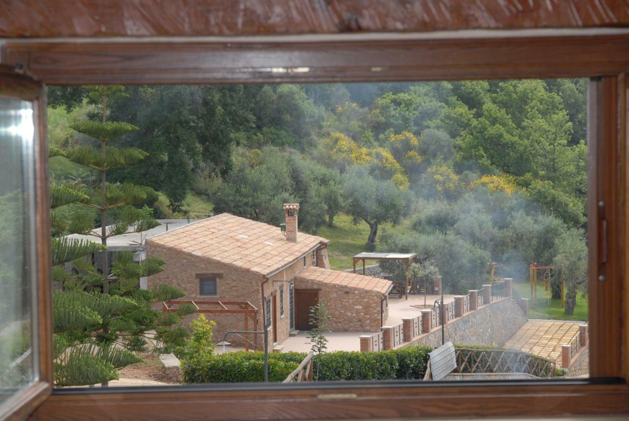 Azienda Agrituristica Le Terre Di San Leonardo سترارو المظهر الخارجي الصورة