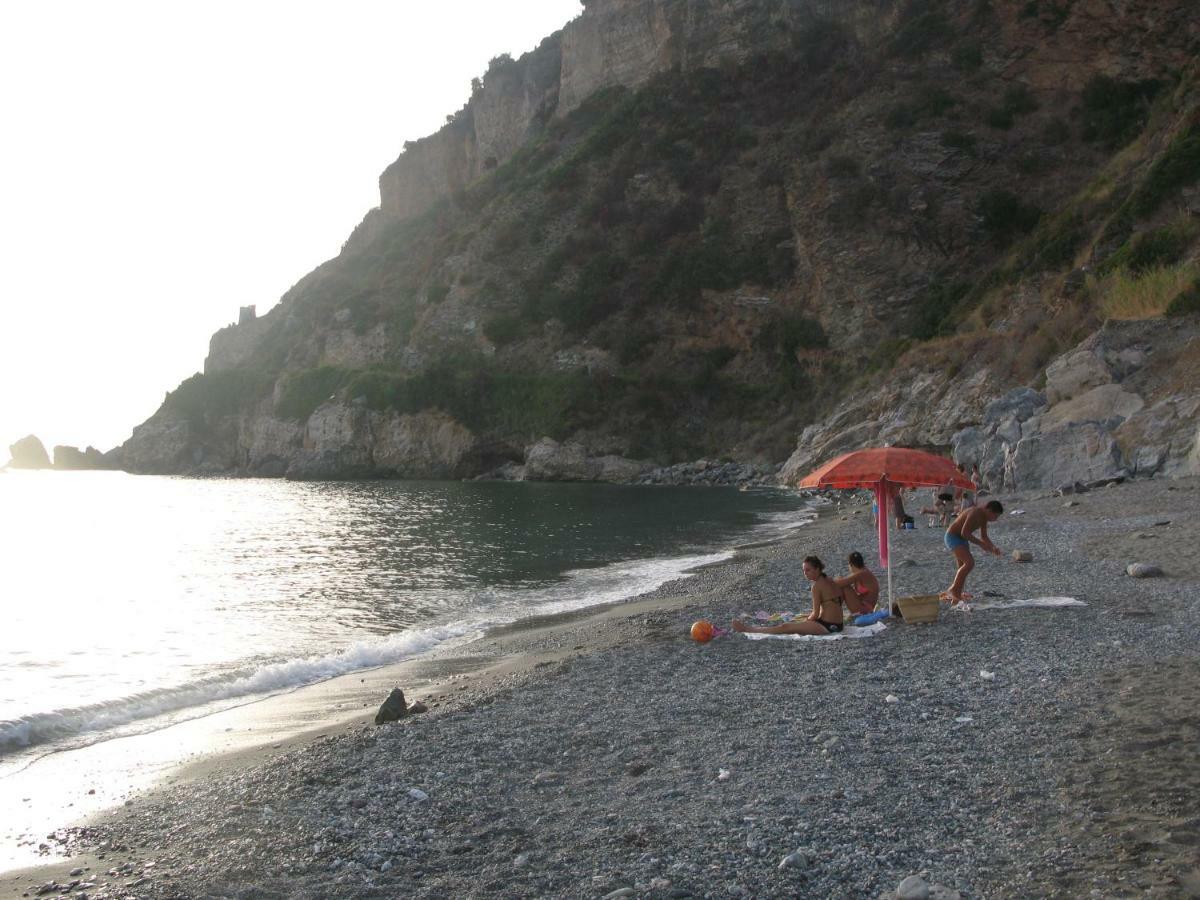 Azienda Agrituristica Le Terre Di San Leonardo سترارو المظهر الخارجي الصورة